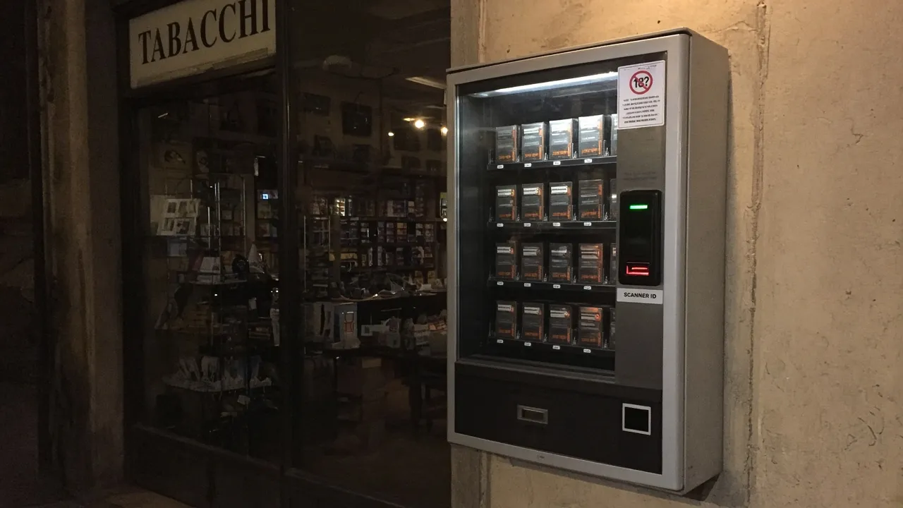 Distributore automatico sigarette elettroniche